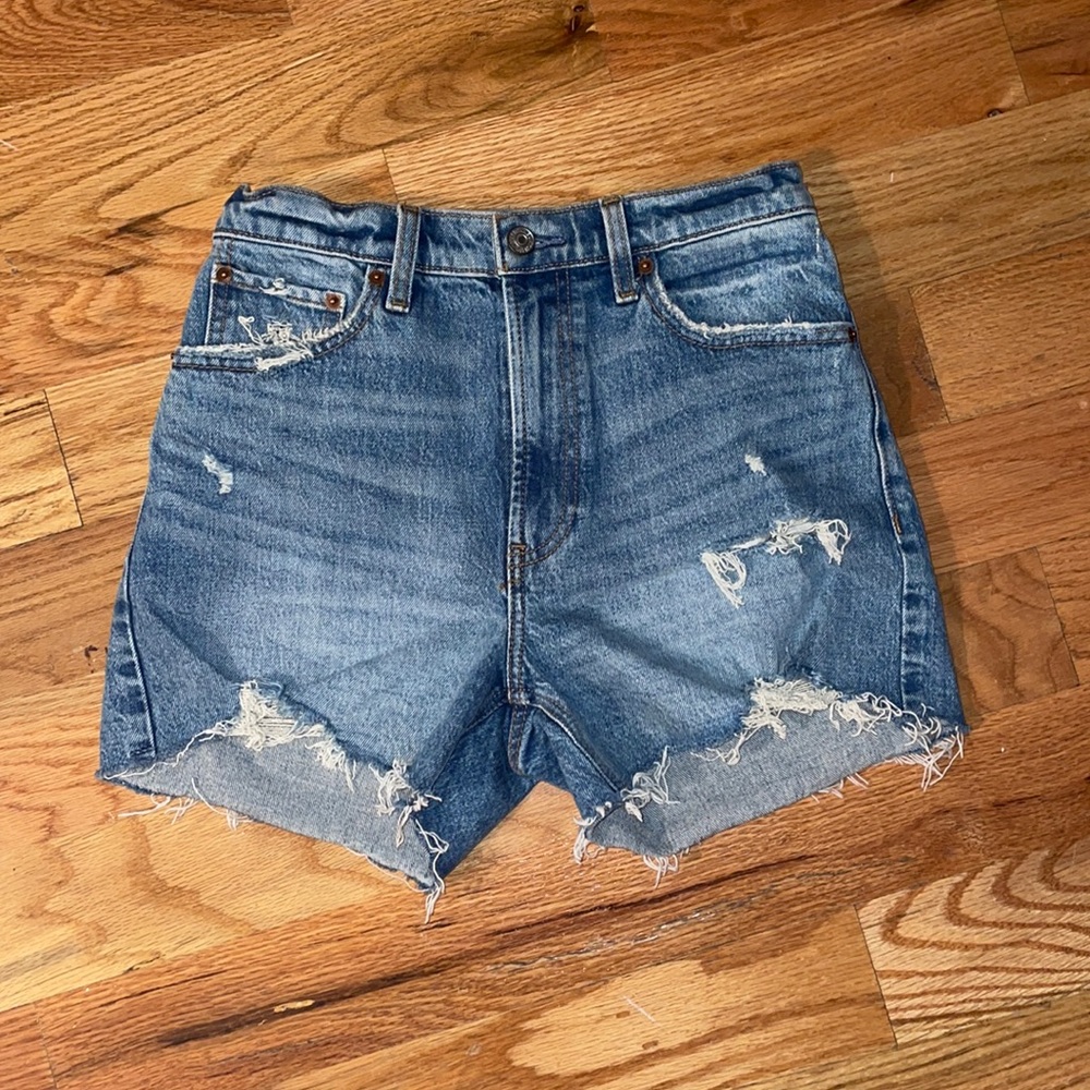 Abercrombie & Fitch High Rise 4” shorts